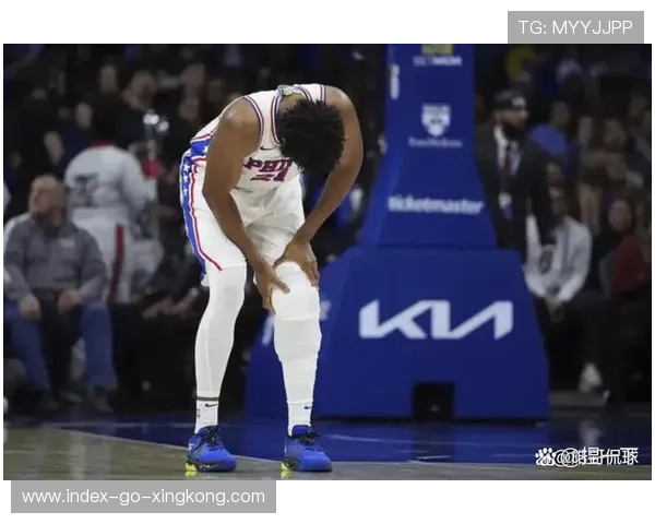 哈雷尔空接吃饼，76人替补席纷纷起立