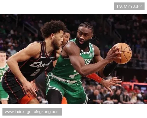 布朗关键三分,绿军比赛掌控